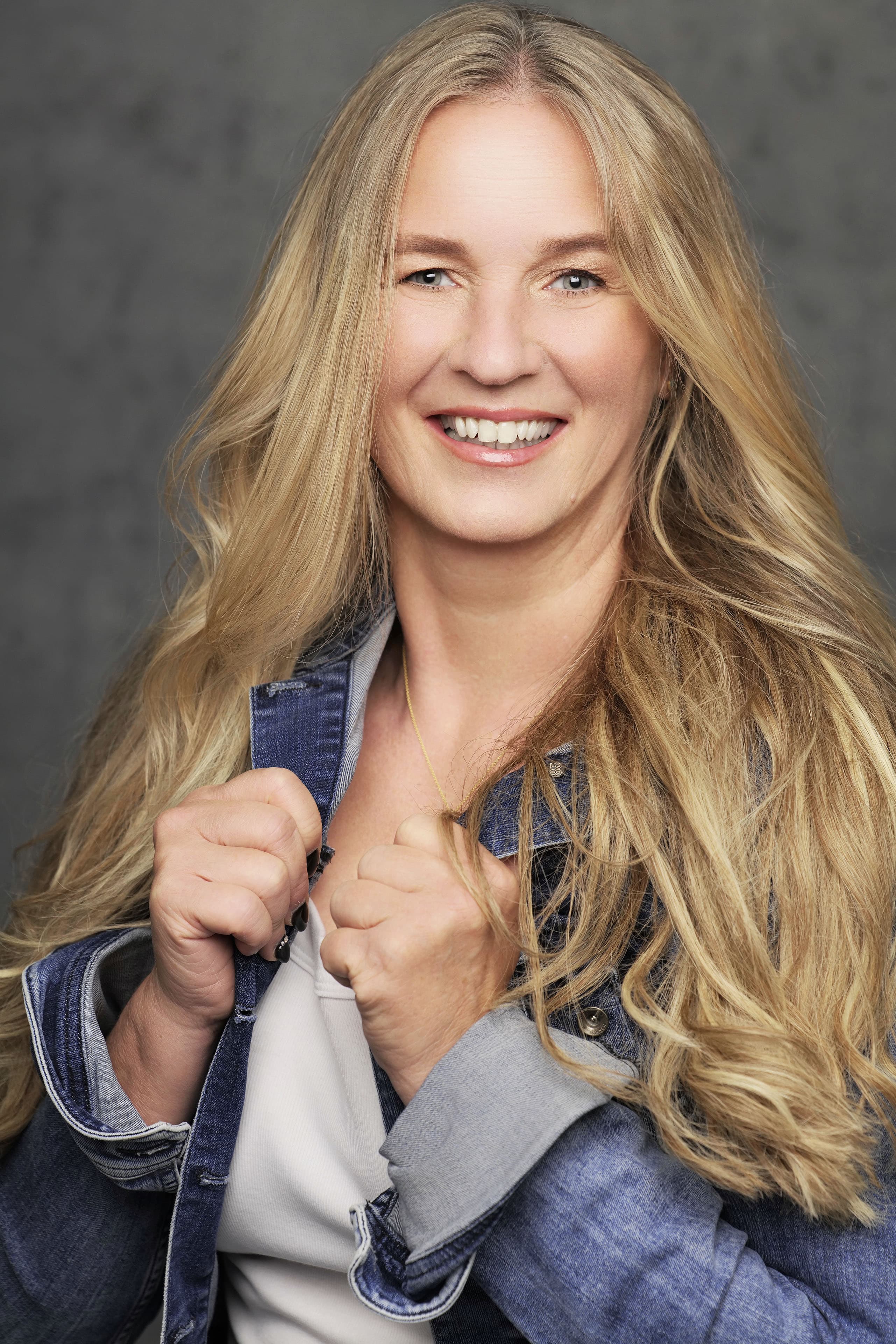 Conny Model - Fashion Editorial Shooting | Professional Model Portfolio